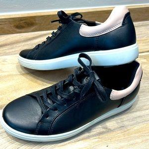 ECCO WOMEN'S SOFT 7 STREET SNEAKER